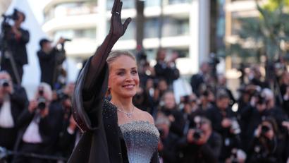 Bild: Andreea Alexandru/Invision/AP/dpa
Sharon Stone löst eigenen Angaben zufolge noch Jahrzehnte nach ihrer Rolle als Serienmörderin im Film „Basic Instinct“ Furcht bei ihren Mitmenschen aus. (Archivbild)
