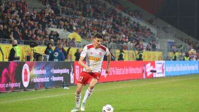 Bild: Photo-Studio Büttner
Sebastian Stolze ist mit dem SSV Jahn am Samstag beim VfB Stuttgart II zu Gast.
