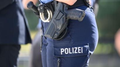 Bild: Robert Michael/dpa
Die Polizei kann den 19-Jährigen später stellen. (Symbolbild)