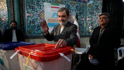 Bild: Vahid Salemi/AP/dpa
Irans höchster Sicherheitskoordinator, Mohsen Resai, signalisiert die Bereitschaft, zum Rahmenabkommen mit den USA zurückzukehren. (Archivbild)