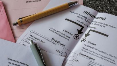 Bild: Jens Büttner/dpa
In wenigen Tagen öffnen die Wahllokale in MV für die Landtagswahl. (Symbolbild)
