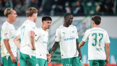 Bild: Daniel Karmann/dpa
Enttäuschung in Fürth: Wieder hat es nicht für den Heimsieg gereicht.