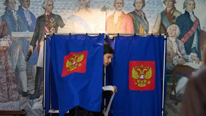 Bild: Dmitri Lovetsky/AP/dpa
Es war die erste Abstimmung in Russland seit Beginn von Putins Krieg gegen die Ukraine im Februar 2022.