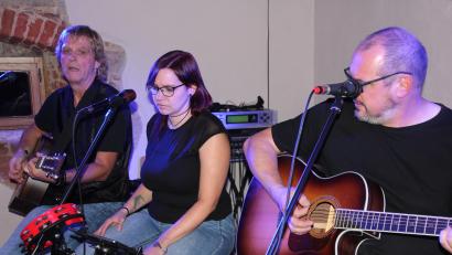 Bild: Konrad Rosner
Raphael Gerl, Nadine Thoma und Berthpold Franz (von links) von der Band "Timeless" überzeugten das Publikum.