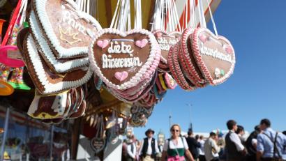 Bild: Karl-Josef Hildenbrand/dpa
Strahlendes Wetter beschert dem Oktoberfest einen Bilderbuchstart.