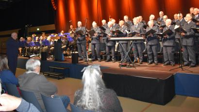 Bild: Renate Gradl
Der Männerchor der niederländischen Luftwaffe und die Stadtkapelle Grafenwöhr harmonierten auch zusammen hervorragend.