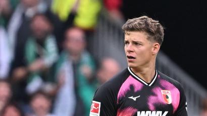 Bild: David Inderlied/dpa
Frustriert: Augsburgs Torwart Finn Dahmen nach der 2:3-Niederlage in Bremen.
