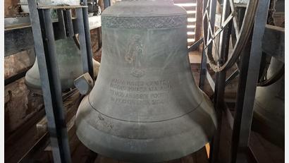 Bild: Karl Ziegler
Die größte der fünf Eslarner Glocken ist die Marienglocke. Sie wiegt 1100 Kilogramm und wurde 1950 von Lorenz Klaus in Heidingsfeld gegossen.
