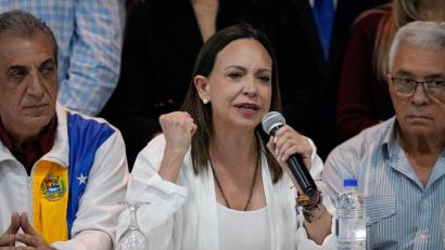 Bild: Matias Delacroix/AP/dpa
Venezuelas Oppositionsführerin Maria Corina Machado will möglichst bald in ihr Heimatland zurückkehren. (Archivbild)