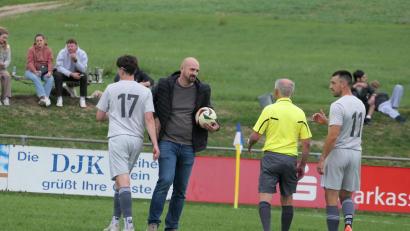 Bild: SG Weihern/Wernberg
Max Kurzwart (mit Ball) coacht seit dem Wochenende die SG Weihern/Wernberg.