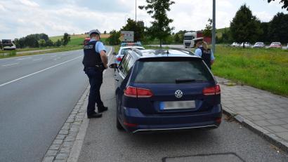 Symbolbild: Symbolbild Bundespolizei 
Die Bundespolizeiinspektion Waldmünchen ermittelt gegen eine Frau aus Tschechien wegen versuchter unerlaubter Einreise. Ein Mann steht wegen Beihilfe im Fokus der Beamten.