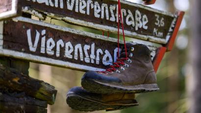 Bild: Hendrik Schmidt/dpa
Das Image des Wanderns hat sich einer Studie zufolge seit den 1990er Jahren „von einer eher betulichen zu einer Lifestyle-orientierten Freizeitaktivität“ gewandelt.