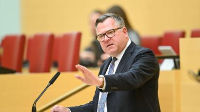 Bild: Tobias Hase/dpa
Der Münchner Rechtsanwalt und CSU-Landtagsabgeordnete Josef Schmid soll neuer Justizminister in Bayern werden. (Archivbild)