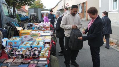Bild: Josef Pilfusek
Das Angebot des Marktes beim Kreuzbergfest in Pleystein kann sich sehen lassen.