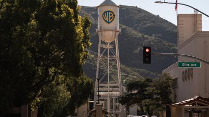 Bild: Jae C. Hong/AP/dpa
Die Klage der Bundesstaaten blockierte die Übernahme von Warner Brothers durch Paramount seit Monaten. (Archivbild)