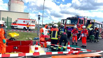 Bild: Marco Bössl (ZF Group)
Gefahrgutübung in Auerbach: Feuerwehren und BRK proben bei ZF den Ernstfall.