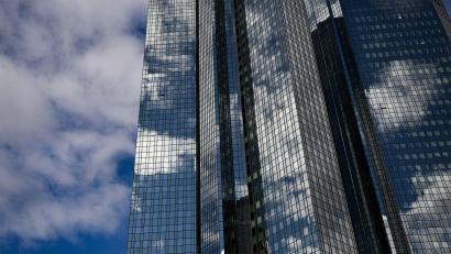 Bild: Arne Dedert/dpa
Deutschlands größtes Geldhaus sieht wachsendes Interesse von Investoren an Europa.