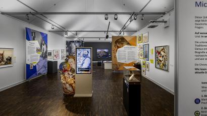 Bild: Marcus Rebmann
Blick in die Sonderausstellung mit Medienstation im Stadtmuseum Amberg.