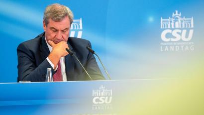 Bild: Daniel Vogl/dpa
Markus Söder fordert Konsequenzen aus den CDU-Wahlpleiten.