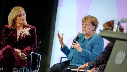 Bild: Kay Nietfeld/dpa
Merkel warb für einen weiten Begriff der Demokratie.