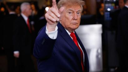 Bild: Stefan Jeremiah/FR171756 AP/AP/dpa
Iran-Krieg, Ukraine-Krieg, Grönland-Streit: Trump äußerte sich in seiner Rede zu einer Reihe internationaler Konflikte.