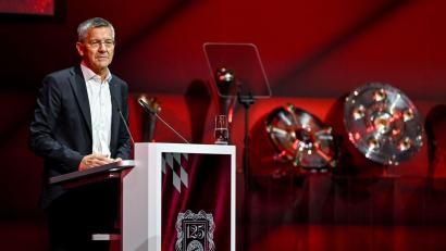 Bild: Harry Langer/dpa
Laden zur Jahreshauptversammlung: der FC Bayern und Präsident Herbert Hainer. (Archivbild)