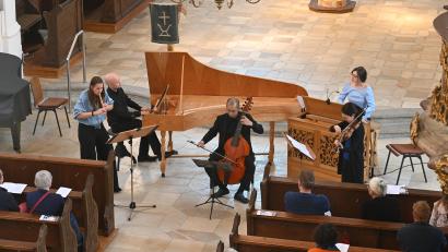 Bild: Kerstin Kiener
Barocke Klänge zauberten die fünf Musiker von der HofCapelle aus Hof in die Michaelskirche.