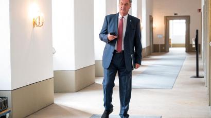 Bild: Daniel Vogl/dpa
Markus Söder präsentiert Pläne und Forderungen für München und Berlin.
