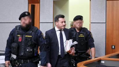 Bild: Expa/Johann Groder/APA/dpa
Der Investor René Benko steht erneut in Innsbruck vor Gericht.