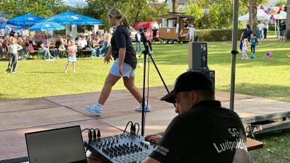Bild: Karoline Gajeck-Scheuck, Stadtwerke Amberg  
Erfolgreiches Stadtteilfest auf der Luitpoldhöhe in Amberg.