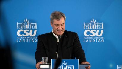 Bild: Pia Bayer/dpa
Markus Söder präsentiert Pläne und Forderungen für München und Berlin.