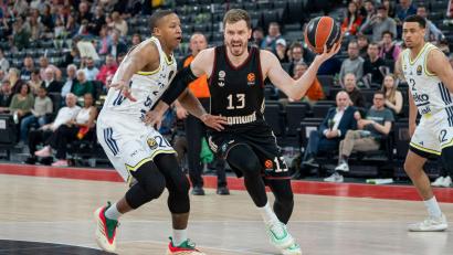 Bild: Helen Fiona/dpa
Will mit den Bayern diesmal in Europa besser performen also noch in der Vorsaison: Andreas Obst (rechts).