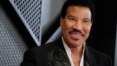 Bild: Jordan Strauss/Invision/AP/dpa
Starsänger Lionel Richie musste sich einem Eingriff am Herzen unterziehen. (Archivbild)