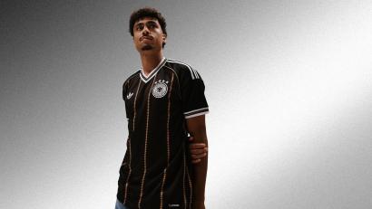 Bild: -/DFB/dpa
Die Nationalmannschaft trägt das Abschiedsshirt von Ausrüster Adidas früher als gedacht.