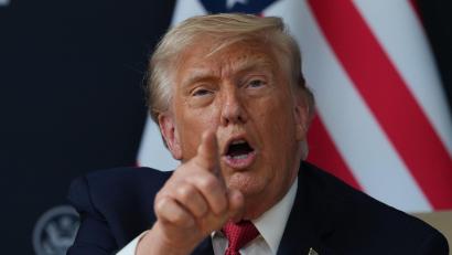 Bild: Julia Demaree Nikhinson/AP/dpa
US-Präsident Donald Trump hat sich erstmals persönlich mit Venezuelas amtierender Präsidentin Delcy Rodríguez getroffen. (Archivbild)