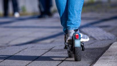 Bild: Jens Büttner/dpa
Gegen den Jugendlichen wird nun wegen verschiedener Tatvorwürfe ermittelt. (Symbolbild)