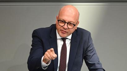 Bild: Elisa Schu/dpa
Alexander Throm (CDU) äußerte sich zu den politischen Positionen der Berliner Linken kritisch. (Archivbild)