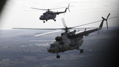 Bild: picture alliance / dpa
Ein russischer Militärhubschrauber vom Typ Mi-8 hat nach polnischen Angaben den Luftraum über dem Nato-Land verletzt. (Archivbild)