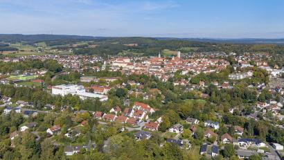 Bild: Thilo Hierstetter
Sulzbach-Rosenberg ist von Wäldern in unmittelbarer Nähe umgeben. Auch innerstädtisch sind Grünflächen nicht zu übersehen. Das bringt enorme Vorteile beim Hitzeschutz.