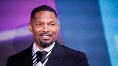 Bild: Christoph Soeder/dpa
Oscar-Preisträger Jamie Foxx macht Scherze darüber, dass er mit 58 Jahren noch einmal ein Kind erwartet. (Archivbild)
