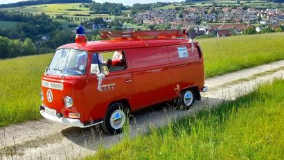 Bild: Manuel Först
Wenn der Feuerwehr-Bulli von Manuel Först auftaucht,. dann zieht er alle Blicke auf sich. An dem Fahrzeug aus dem Jahr 1969 ist alles noch im Originalzustand.