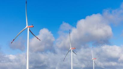 Symbolbild: Frank Hammerschmidt/dpa
Markus Windisch, Kommunalmanagement Ostbayern des Bayernwerks, prognostiziert eine überproportionale Zunahme von Windrädern.