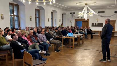 Bild: Hans Ram
Macht ein Batteriespeicher in der Gemeinde Ensdorf Sinn? Der Gemeinderat vertagt seine Entscheidung.