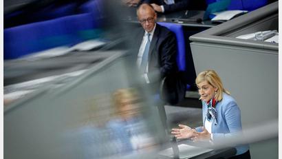 Bild: Kay Nietfeld/dpa
Die Verantwortung für den Bundesnachrichtendienst (BND) liegt im Bundeskanzleramt, die Aufsicht über das Bundesamt für den Verfassungsschutz hat das Bundesinnenministerium.