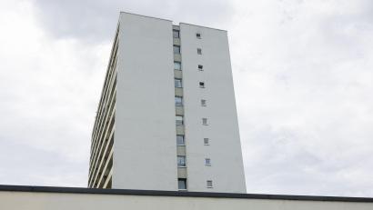 Bild: Rolf Vennenbernd/dpa
Nach dem Willen mehrerer Wohnungseigentümer sollte hier ein Kunstwerk entstehen - doch einer war dagegen. (Archivbild)