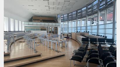 Bild: Christopher Kissmann,/dpa
Der Plenarsaal im Magdeburger Landtag wird umgebaut.