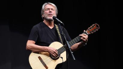 Bild: Swen Pförtner/dpa
Der Sänger Reinhard Mey hat nun sein 30. Studioalbum veröffentlicht. (Archivbild)