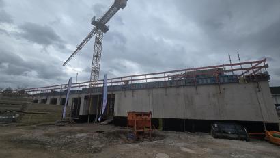 Bild: Marc Feil
Die Bauarbeiten in Wernberg-Köblitz gehen zügig voran. Im Mai 2028 soll der Neubau der Integrierten Leitstelle abgeschlossen werden.