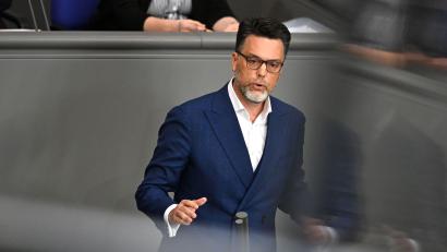 Bild: Elisa Schu/dpa
Robin Wagener ist Verteidigungspolitiker der Grünen-Bundestagsfraktion. (Archivfoto)