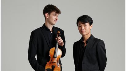Bild: Johannes Rosenberg
Johannes Rosenberg und Seunghun Shin geben eine Kammermusik-Matinee im Alten Rathaus Weiden.